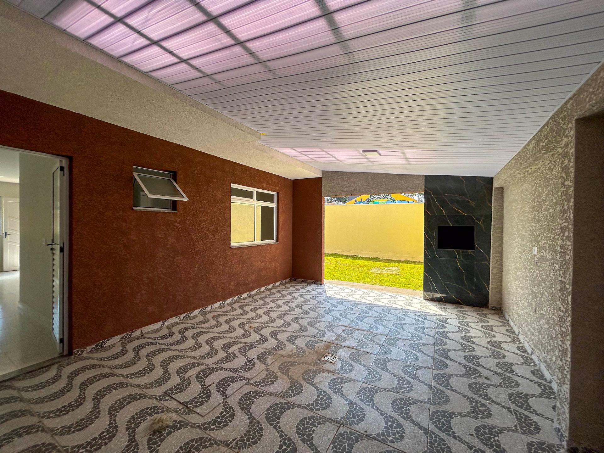 Casa de Esquina com Área Gourmet e Amplo Terreno no Bairro Est...