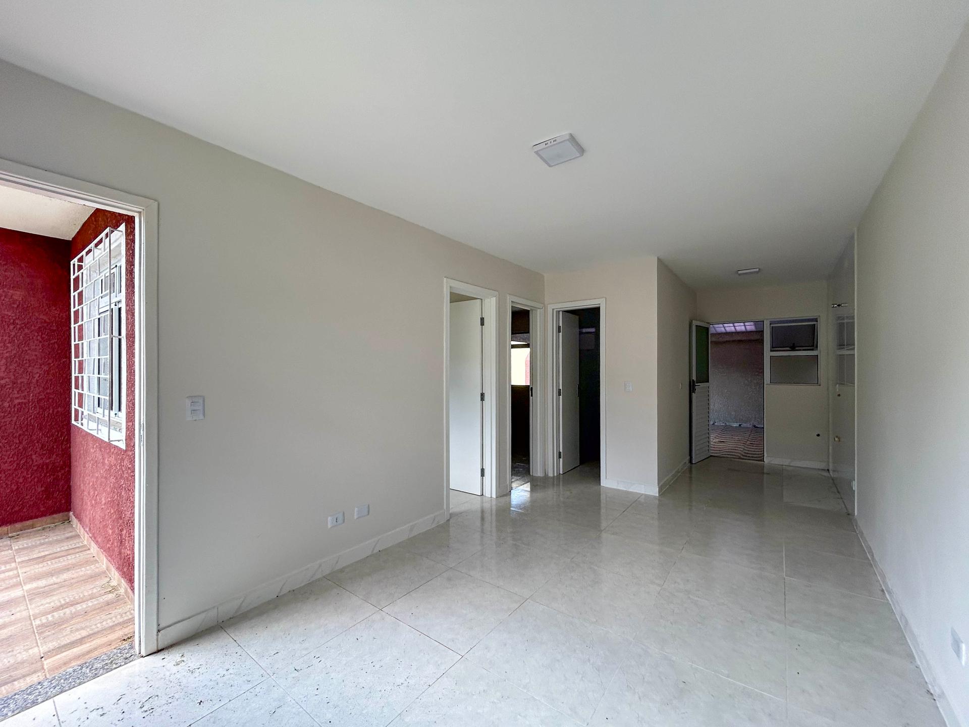 Casa de Esquina com Área Gourmet e Amplo Terreno no Bairro Est...