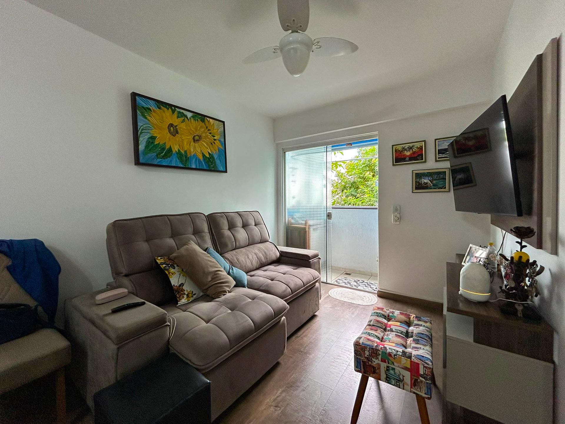 Apartamento Semi Mobiliado com 2 Quartos e Sacada com Churrasq...