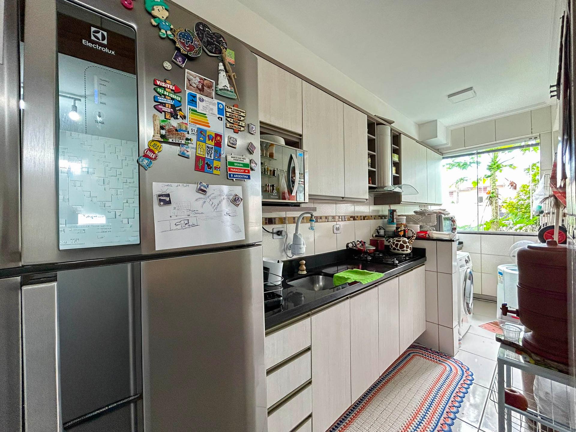 Apartamento Semi Mobiliado com 2 Quartos e Sacada com Churrasq...