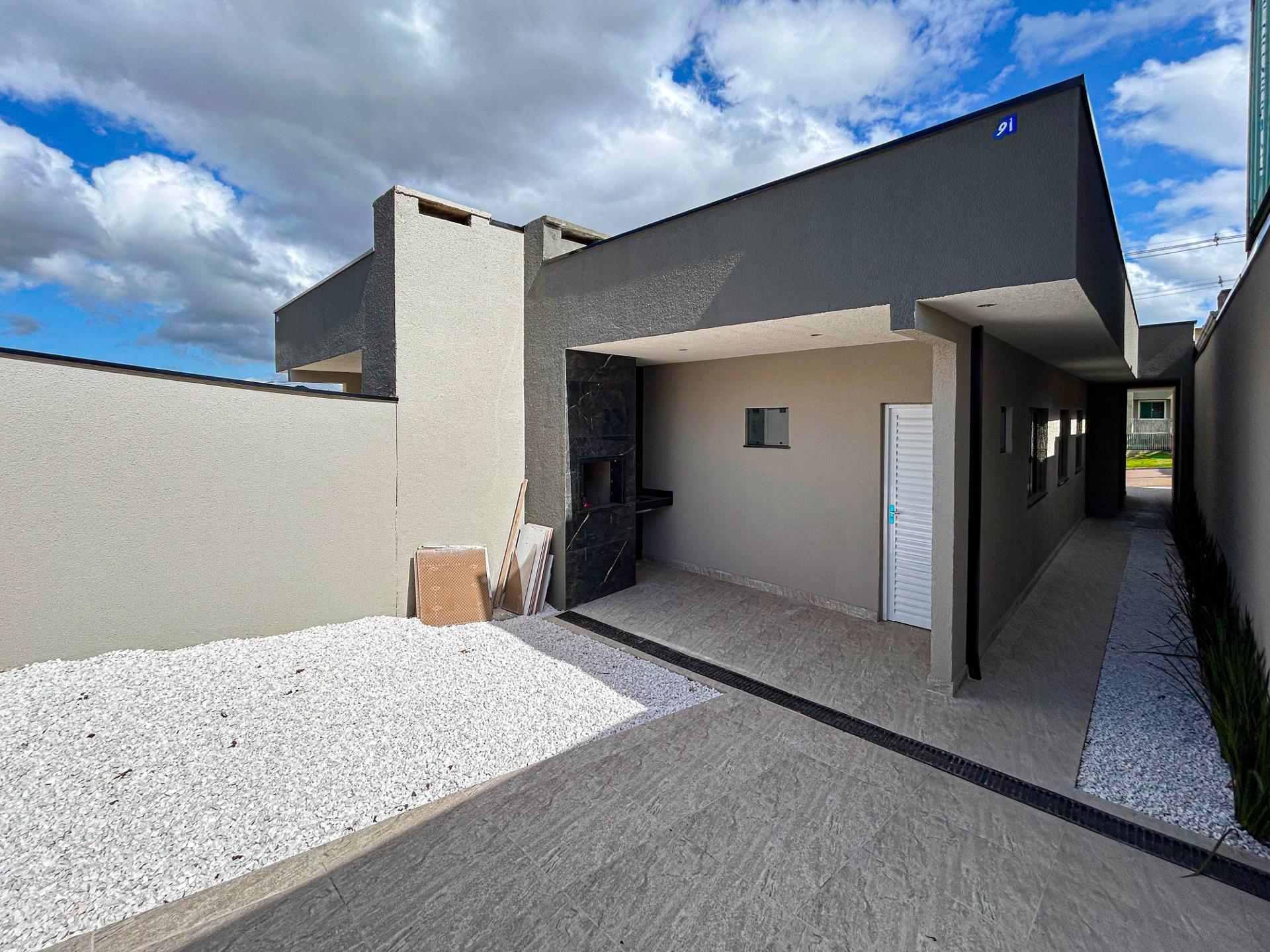 Casa 3 Quartos com Suíte, Área Gourmet e Pé Direito Alto - Faz...