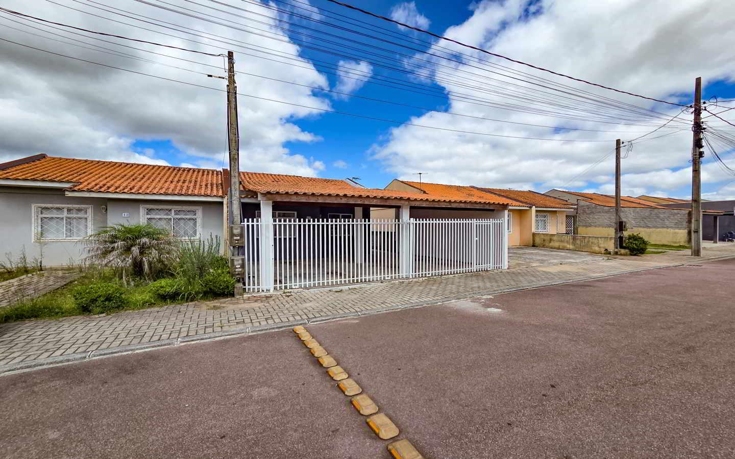 Casa em Condomínio com 2 Quartos e Amplo Terreno  Fazenda Rio...