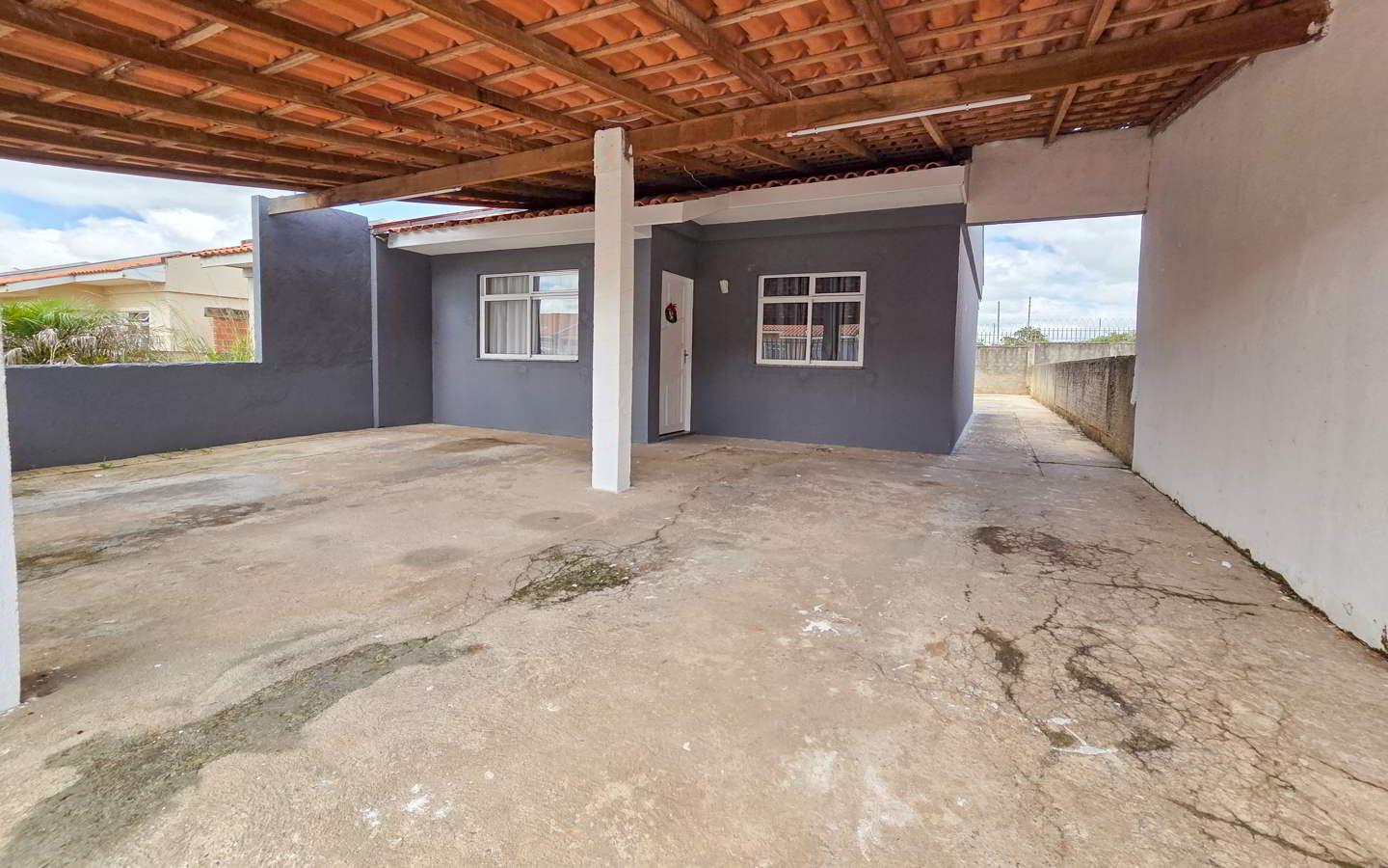 Casa em Condomínio com 2 Quartos e Amplo Terreno  Fazenda Rio...