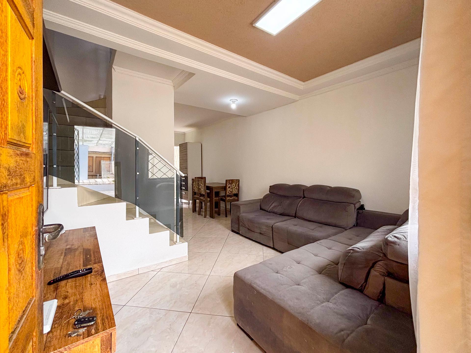 Sobrado 3 Quartos no CIC com Edícula e Garagem Coberta - Curitiba