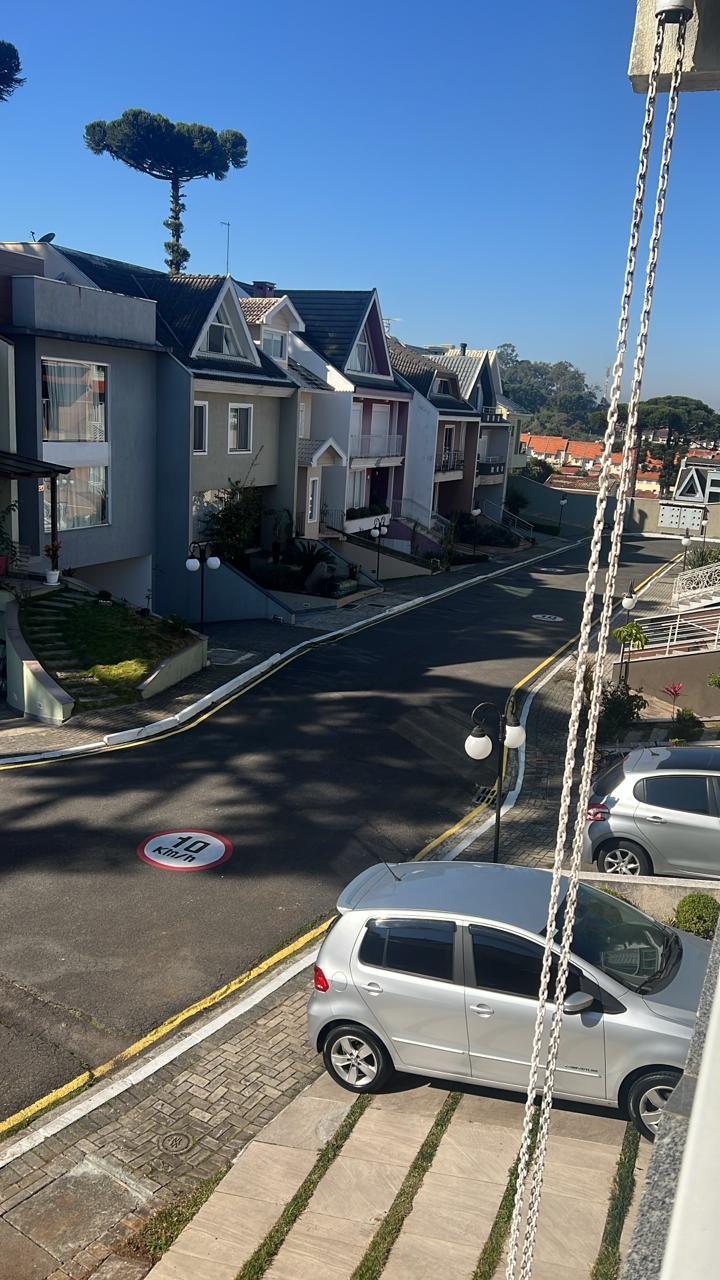 Casa de Condomínio Fechado à Venda no Xaxim.