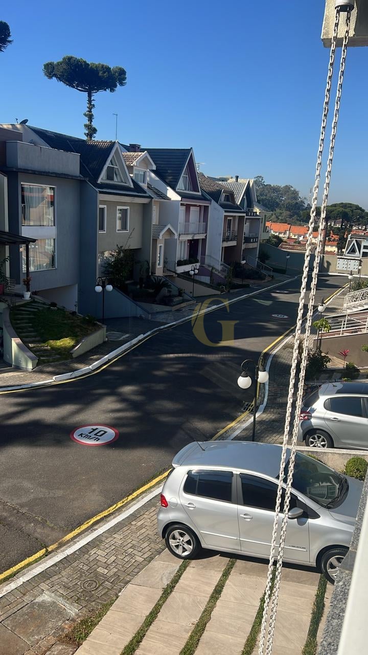 Casa de Condomínio Fechado à Venda no Xaxim.