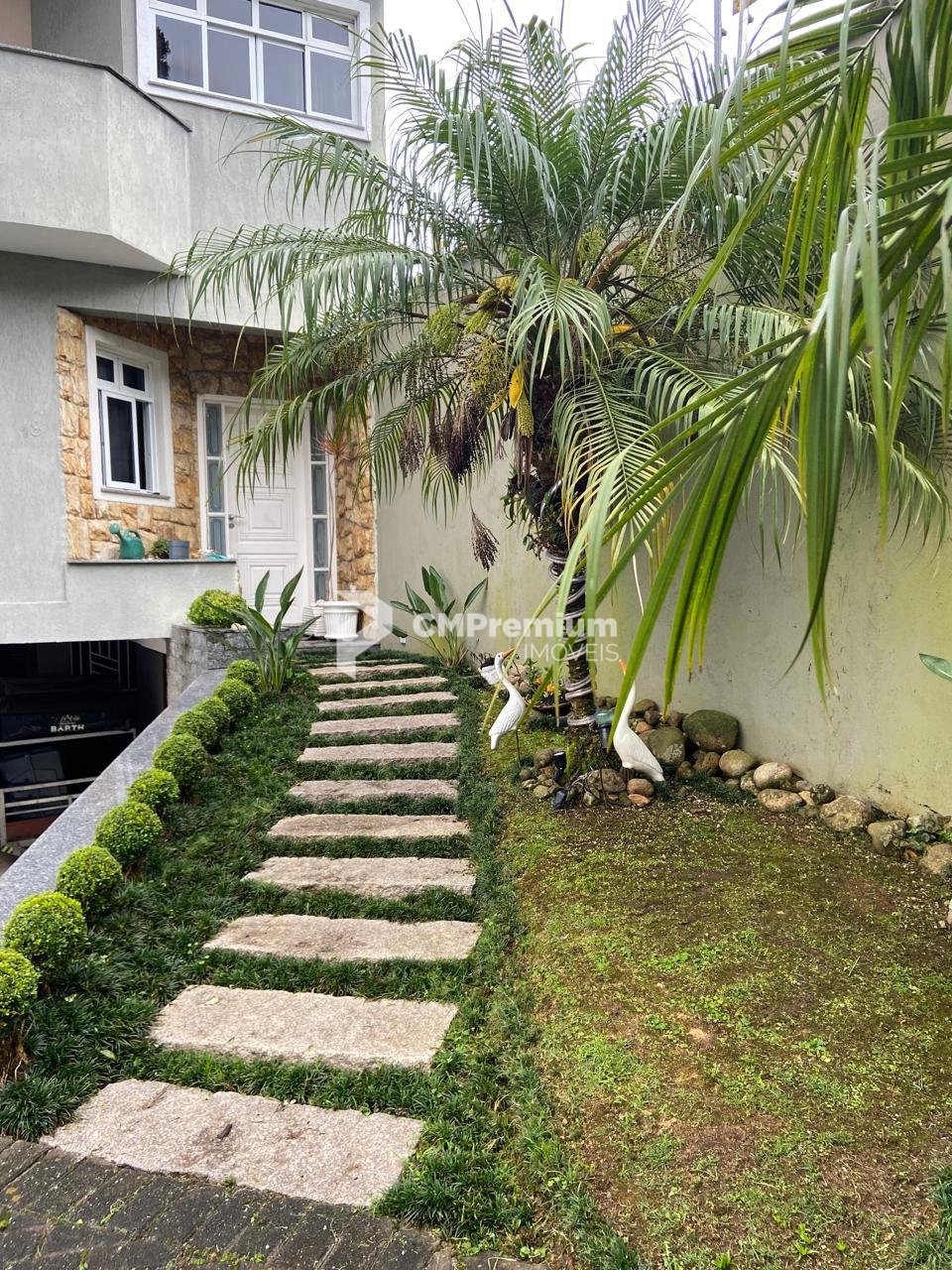 Casa de Condomínio Fechado à Venda no Xaxim.