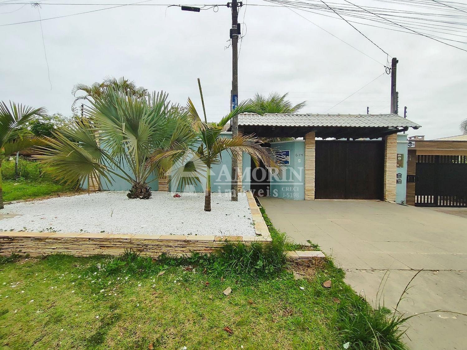 Ampla Residência com 4 Dormitórios e Piscina em Coroados - Gua...