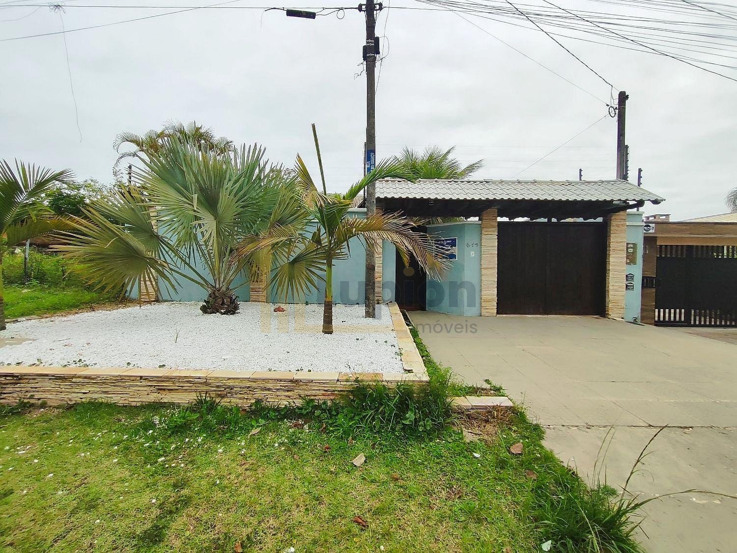 Ampla Residência com 4 Dormitórios e Piscina em Coroados - Gua...