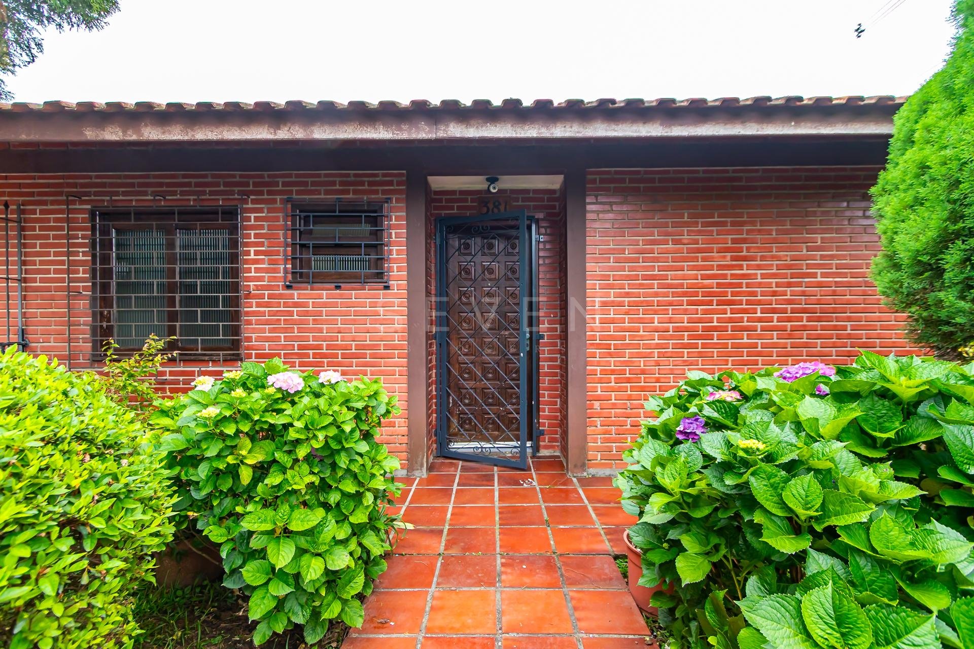 Casa Térrea Ótima Localização no Jd. Das Américas - Veja Fotos 