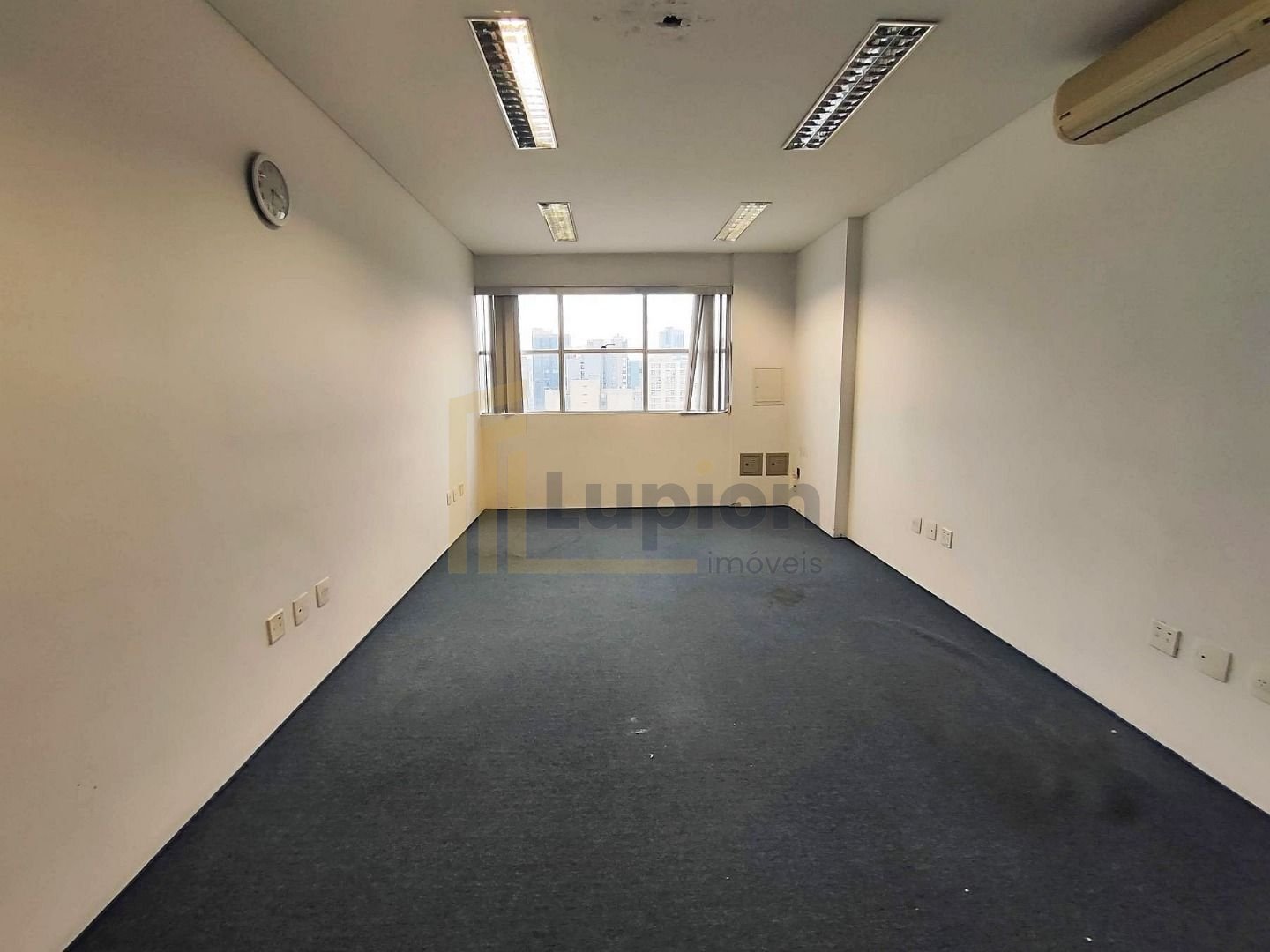 Conjunto à venda, 34 m  por R  200.000 - Centro - Curitiba PR