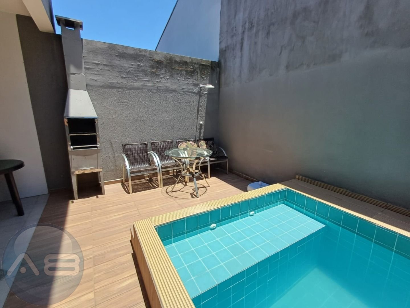 Venda ou permuta de sobrado com piscina no Brejatuba  Confira ...