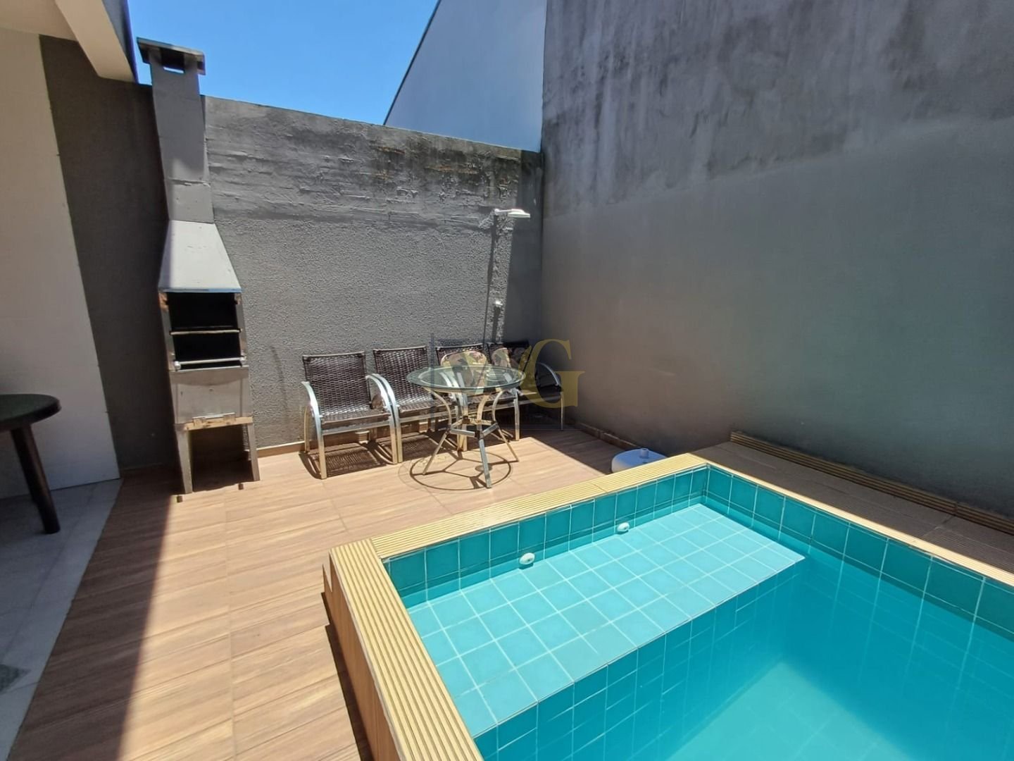 Venda ou permuta de sobrado com piscina no Brejatuba  Confira ...