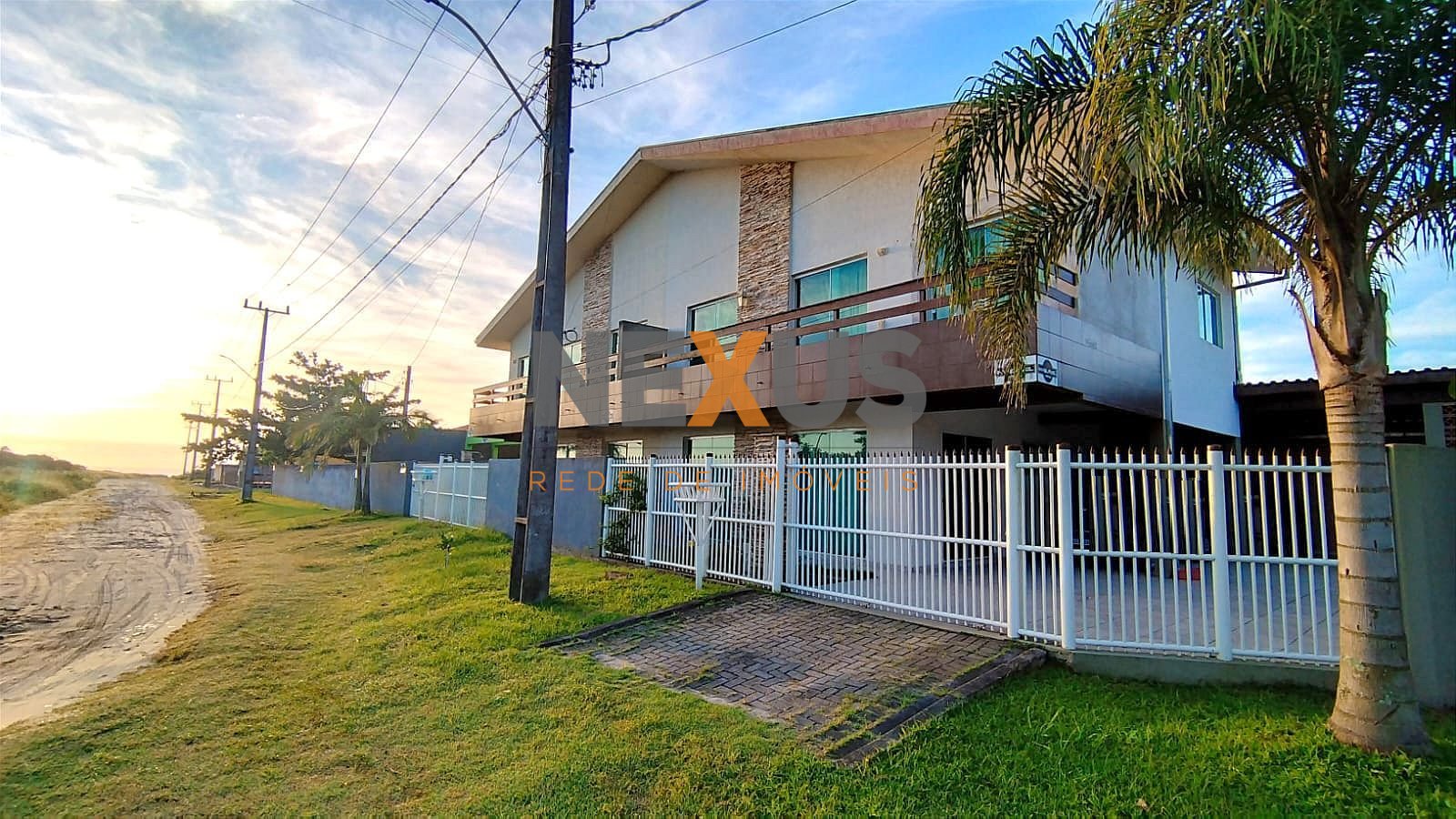 Casa 04 Dormitórios 150m do mar - Estuda Permuta Curitiba - Ve...