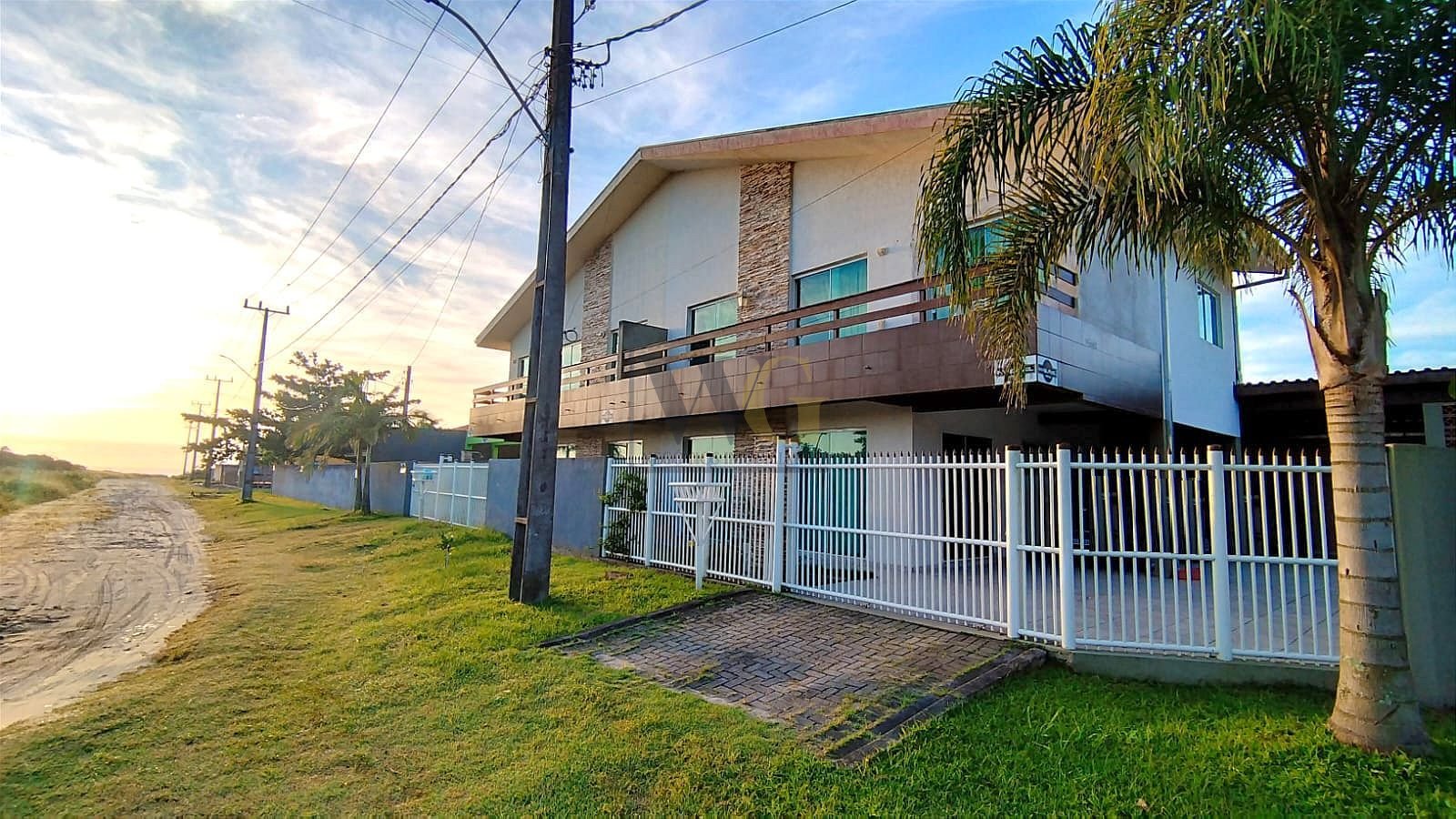 Casa 04 Dormitórios 150m do mar - Estuda Permuta Curitiba - Ve...