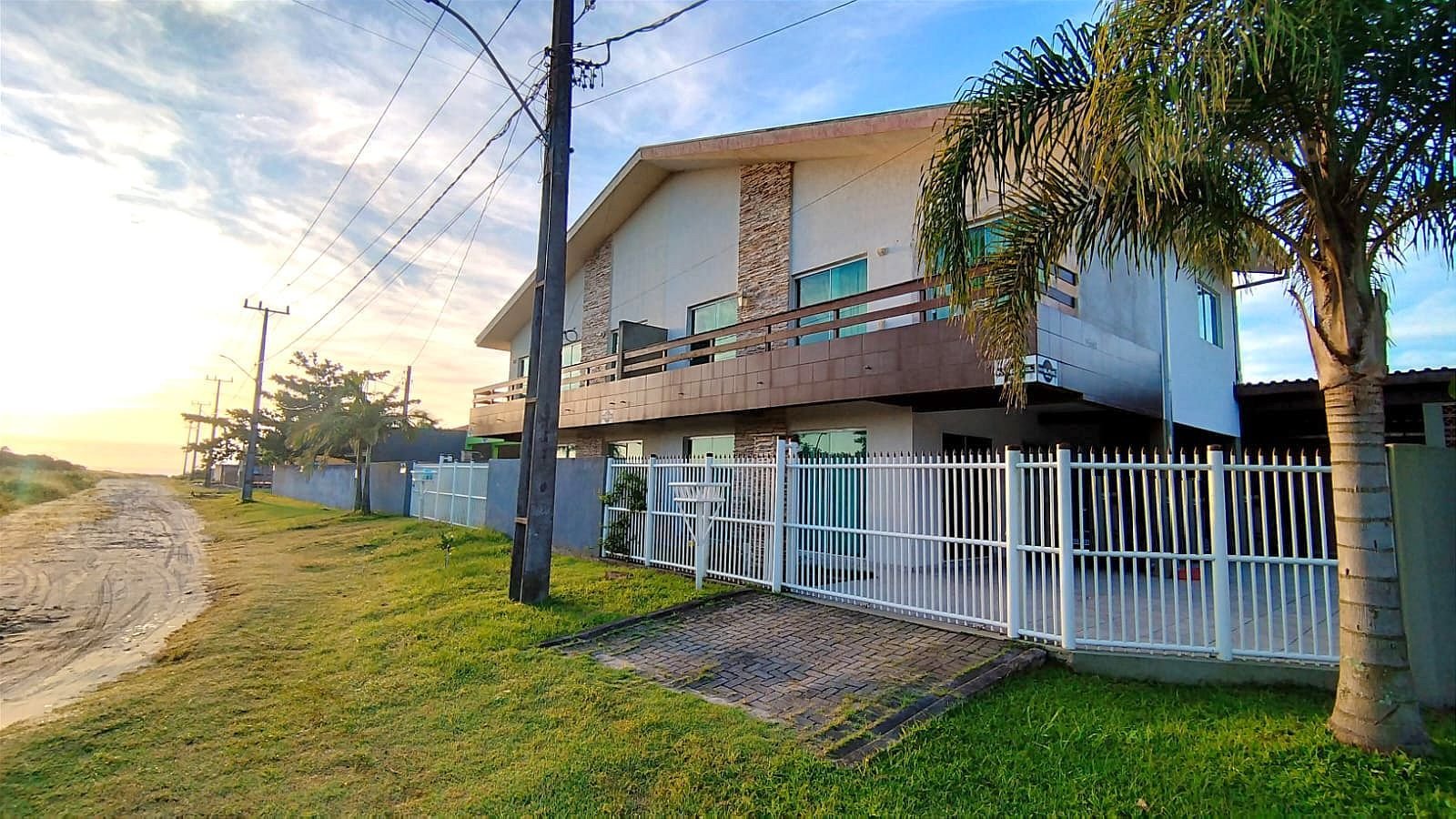 Casa 04 Dormitórios 150m do mar - Estuda Permuta Curitiba - Ve...