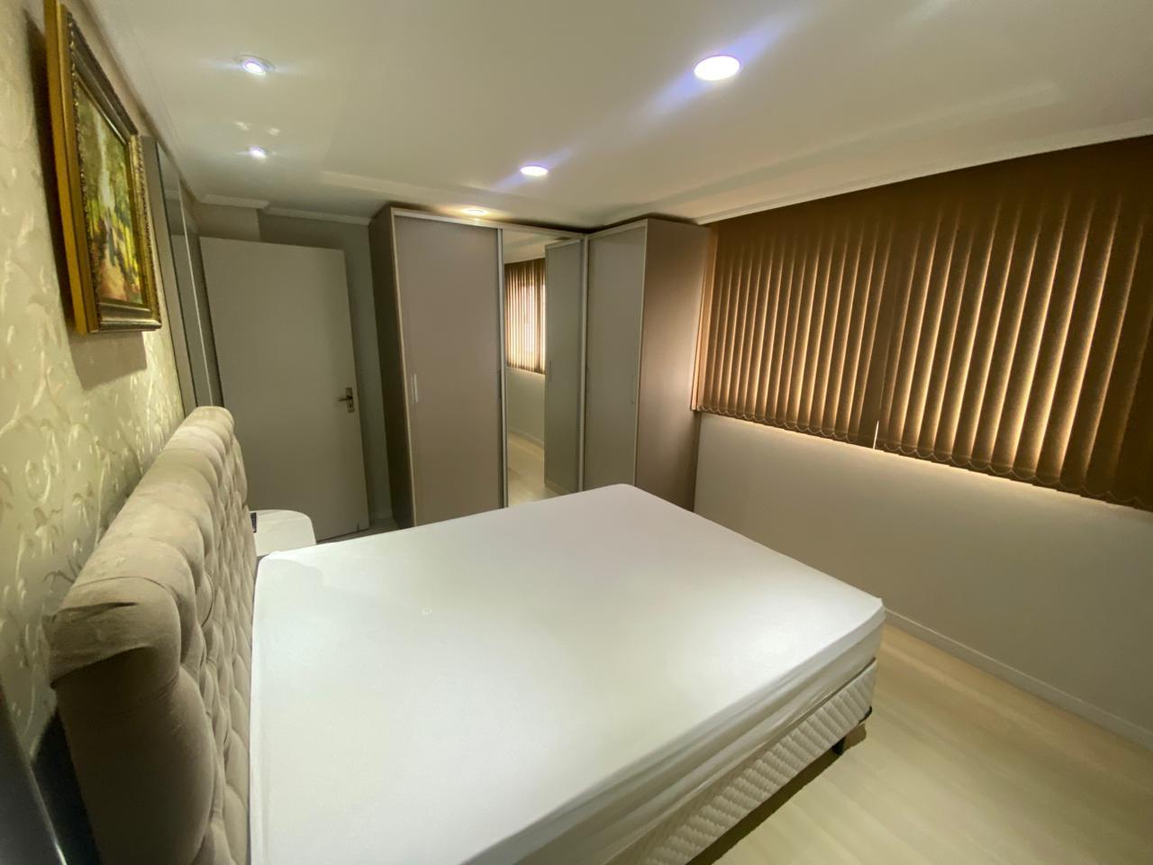 Apartamento com 03 dormitórios, sendo 01 suíte mobiliado na Região do Centro