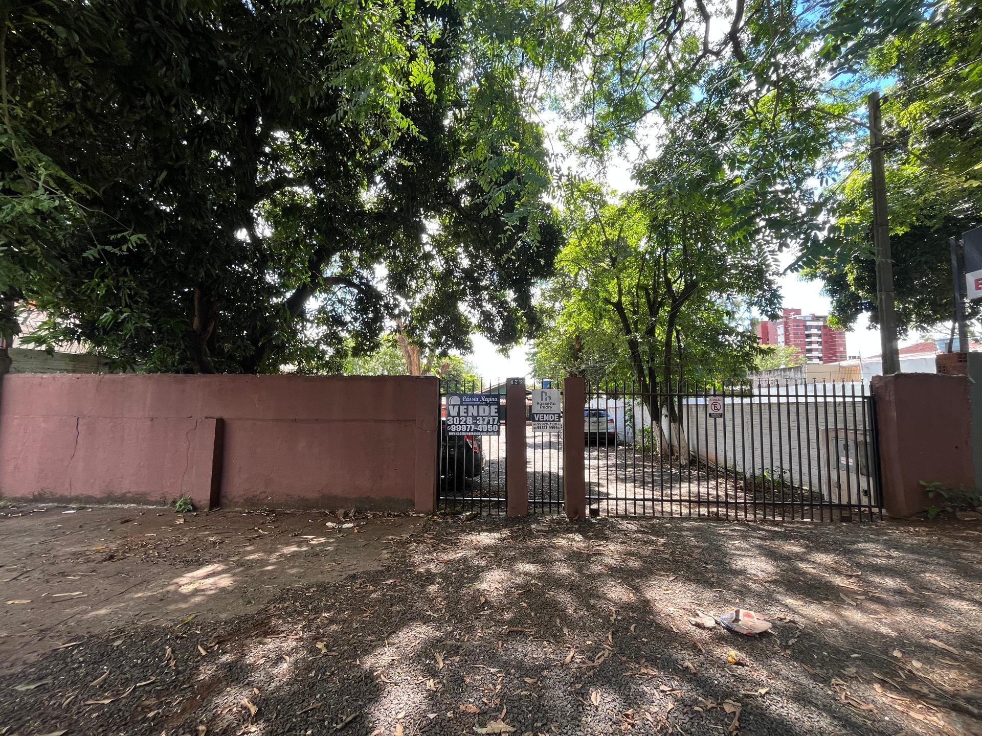 Terreno à venda na Rua Tarobá com 840m2, Centro, Foz do Iguaçu