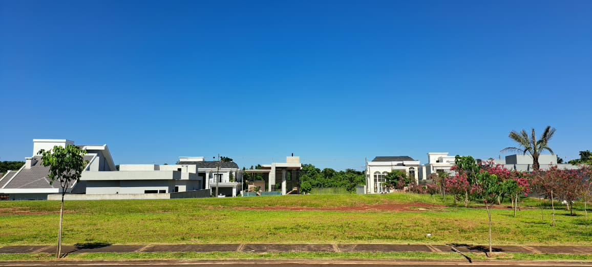 Terreno subesquina, com área de 500m2 no Condomínio Royal Boulevard, Fase I