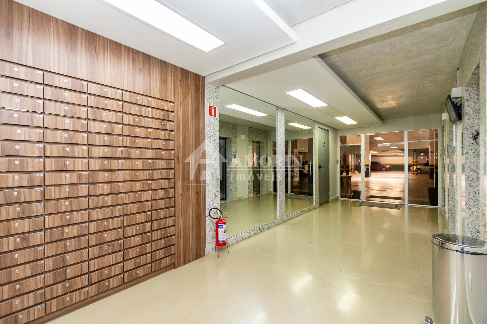 Sala comercial à venda no Centro de Curitiba, 43m  com copa e ...