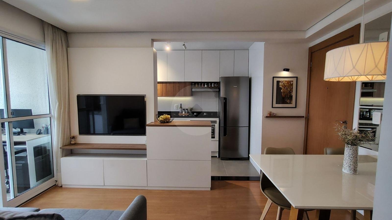 Apartamento decorado à venda no Ecoville - 2 quartos, suíte e sacada gourmet