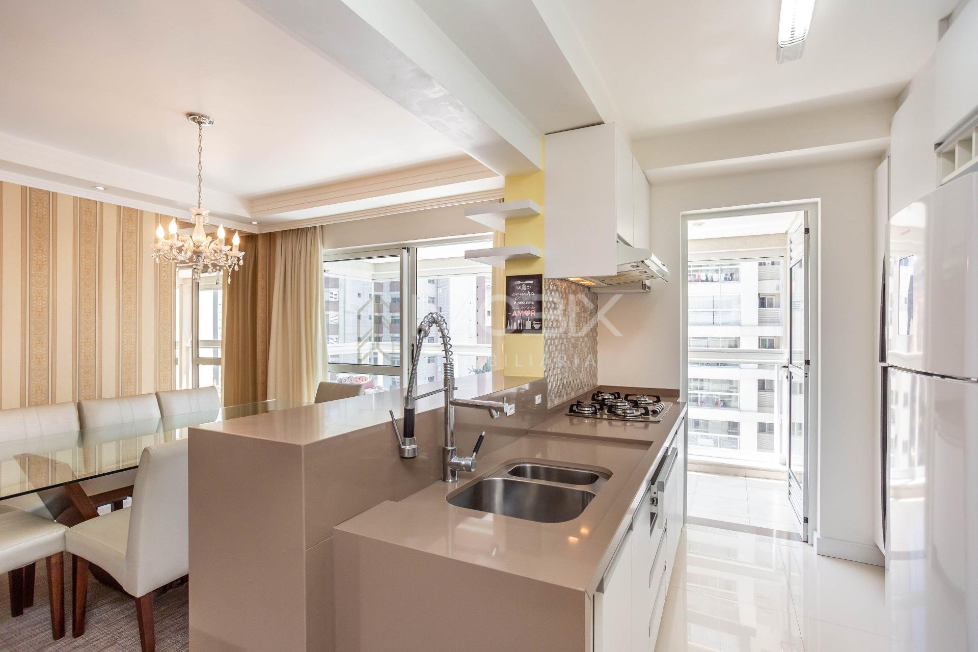 Apartamento de 119m  à Venda no Água Verde com Suíte, Sacada G...