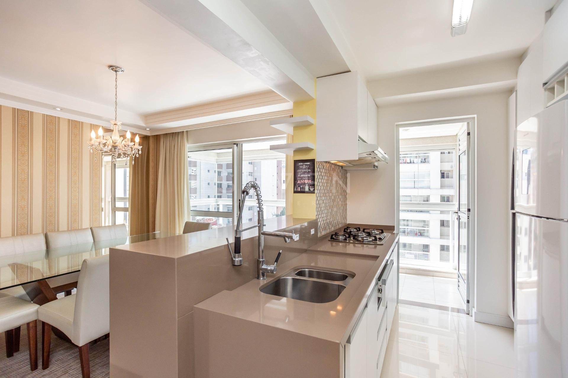 Apartamento de 119m  à Venda no Água Verde com Suíte, Sacada G...