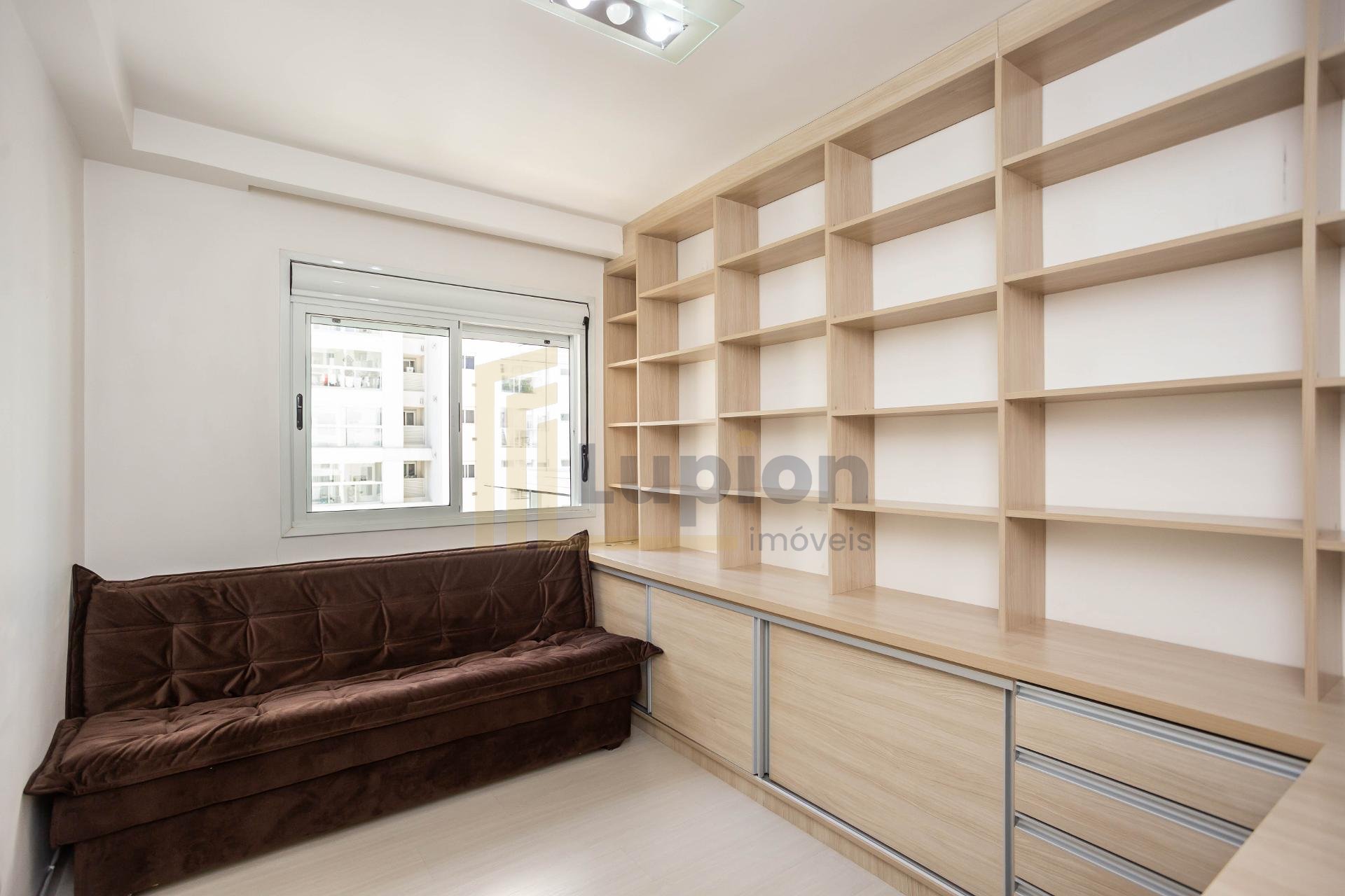 Apartamento de 119m  à Venda no Água Verde com Suíte, Sacada G...