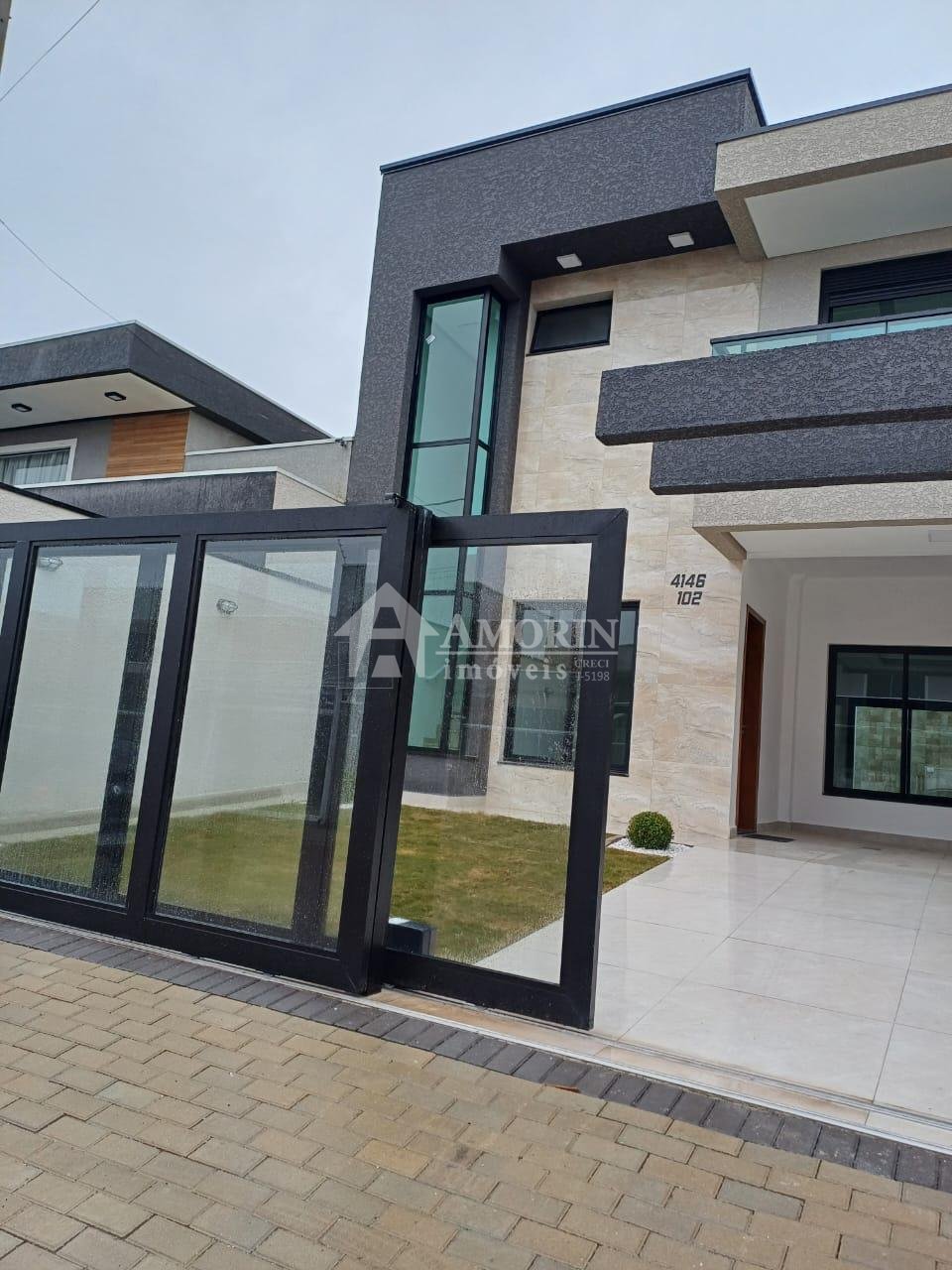 Sobrado 4 Quartos com 148m  e Placa Solar em Fazenda Rio Grand...