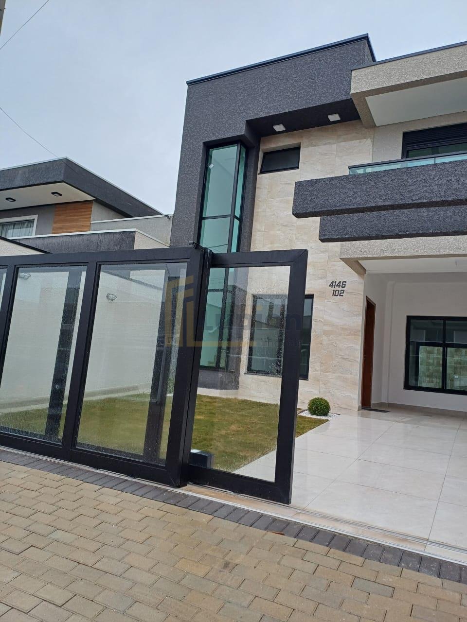 Sobrado 4 Quartos com 148m  e Placa Solar em Fazenda Rio Grand...