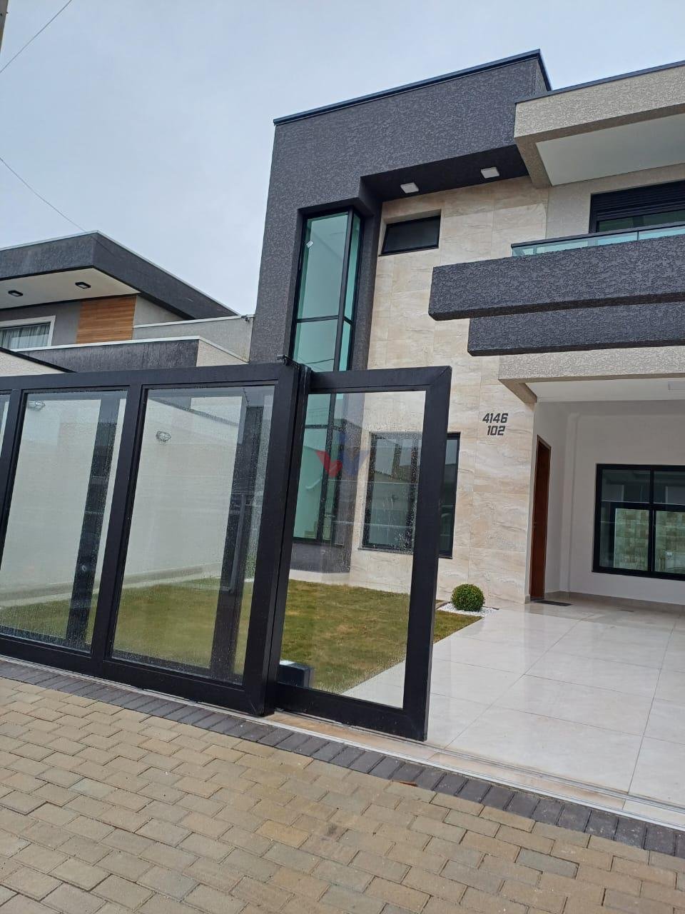 Sobrado 4 Quartos com 148m  e Placa Solar em Fazenda Rio Grand...