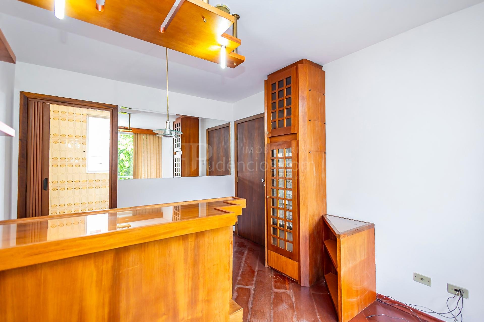 Apartamento com 2 Quartos e Sacada no Água Verde - Pronto para...