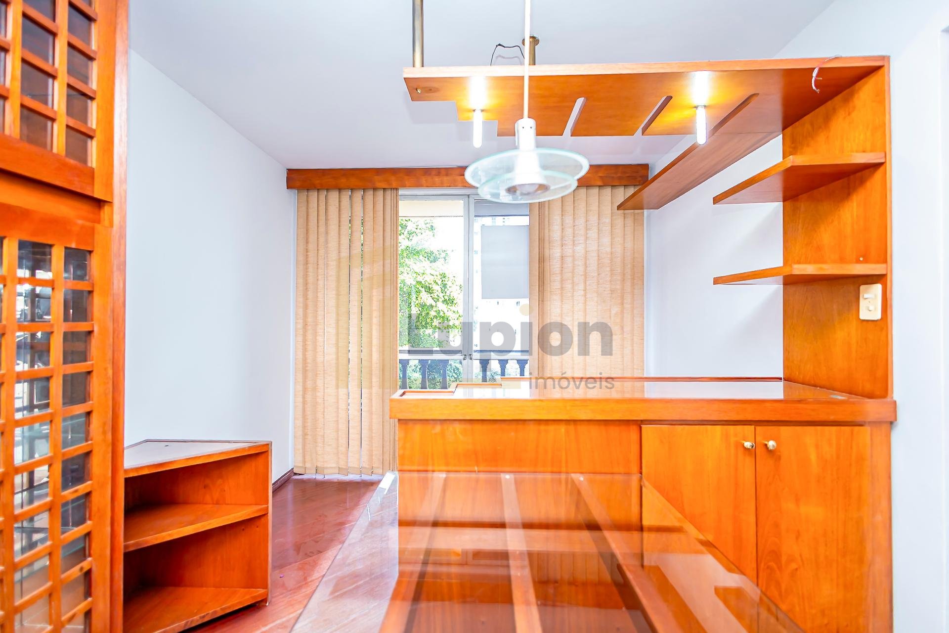 Apartamento com 2 Quartos e Sacada no Água Verde - Pronto para...