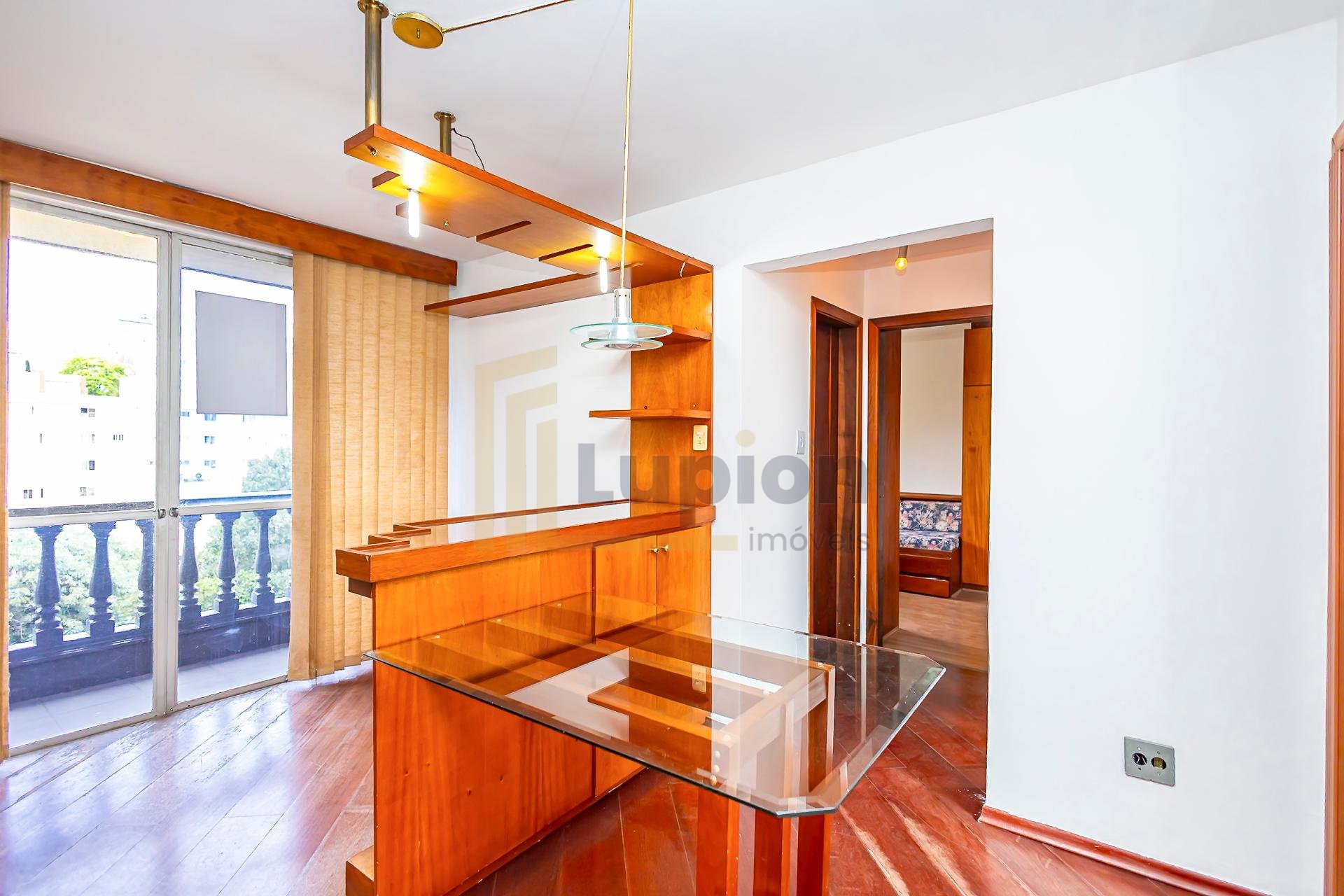 Apartamento com 2 Quartos e Sacada no Água Verde - Pronto para...