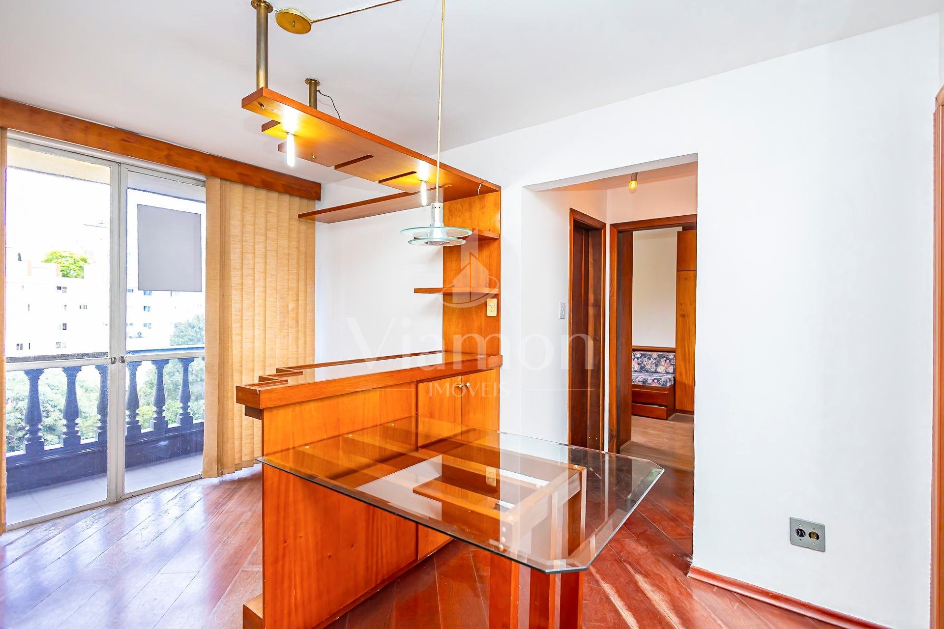 Apartamento com 2 Quartos e Sacada no Água Verde - Pronto para...