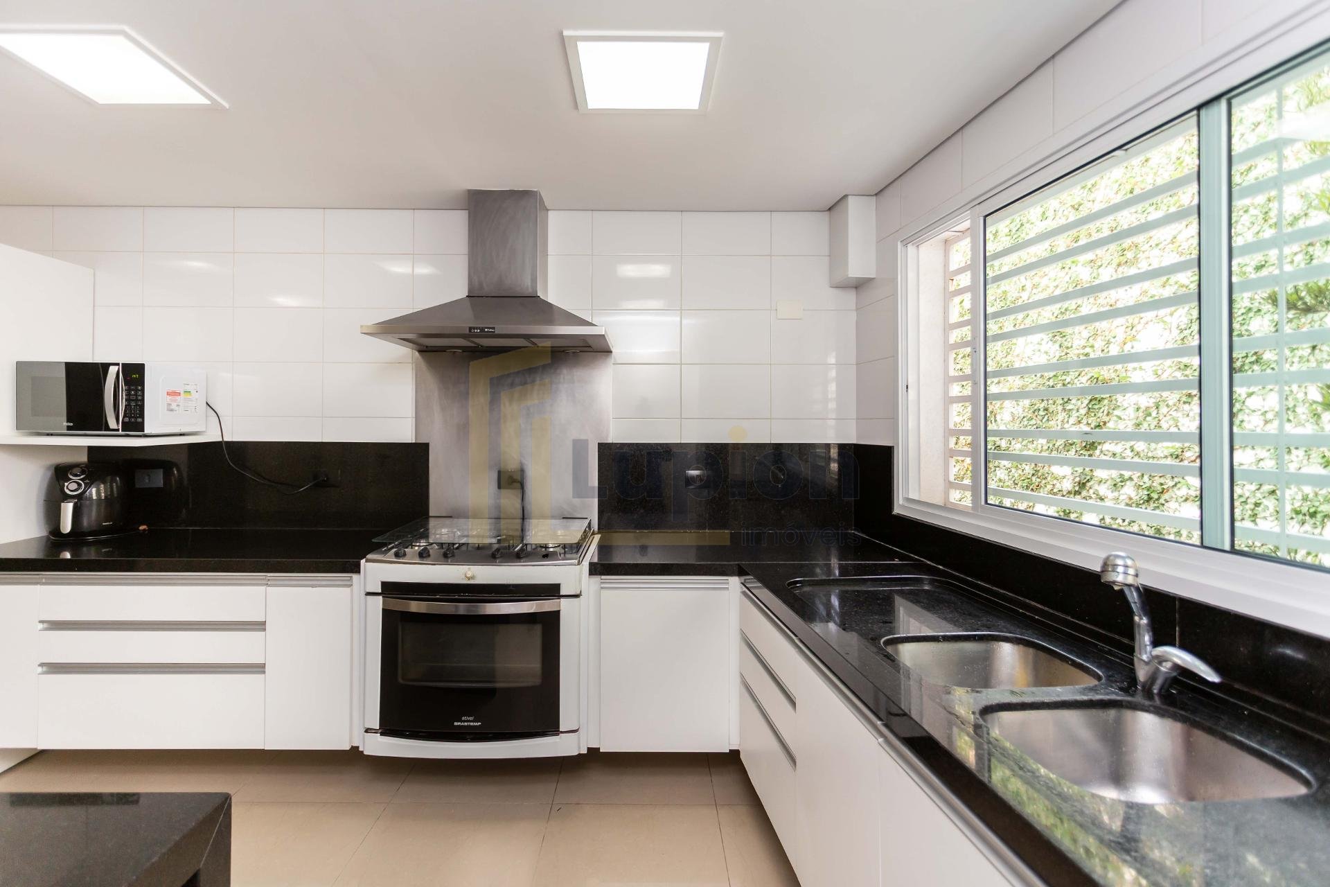 Luxuosa Casa em Condomínio Fechado no Campo Comprido - Design ...