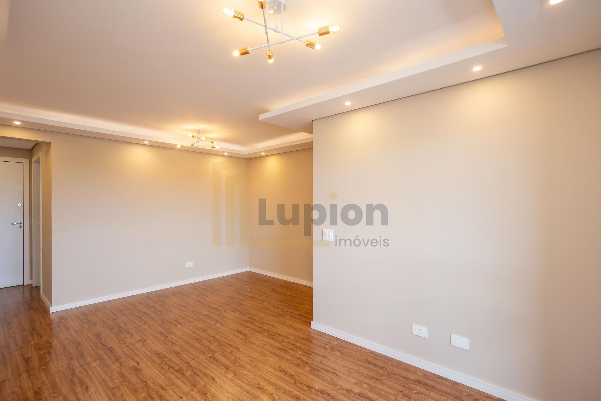 Apartamento reformado com 3 quartos e suíte à venda no Xaxim -...