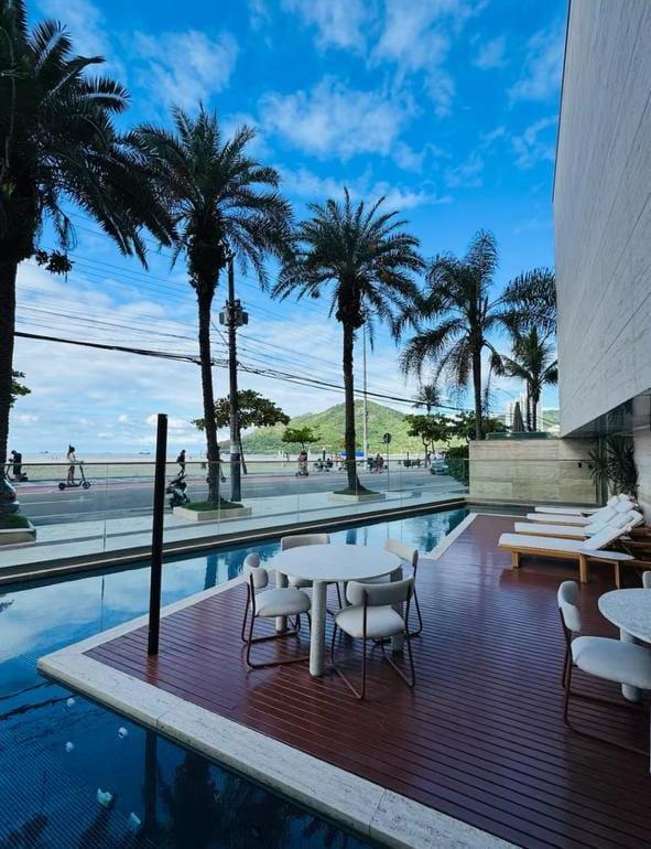 Apartamento beira mar em Balneário Camboriú, Santa Catarina, medindo 169m2