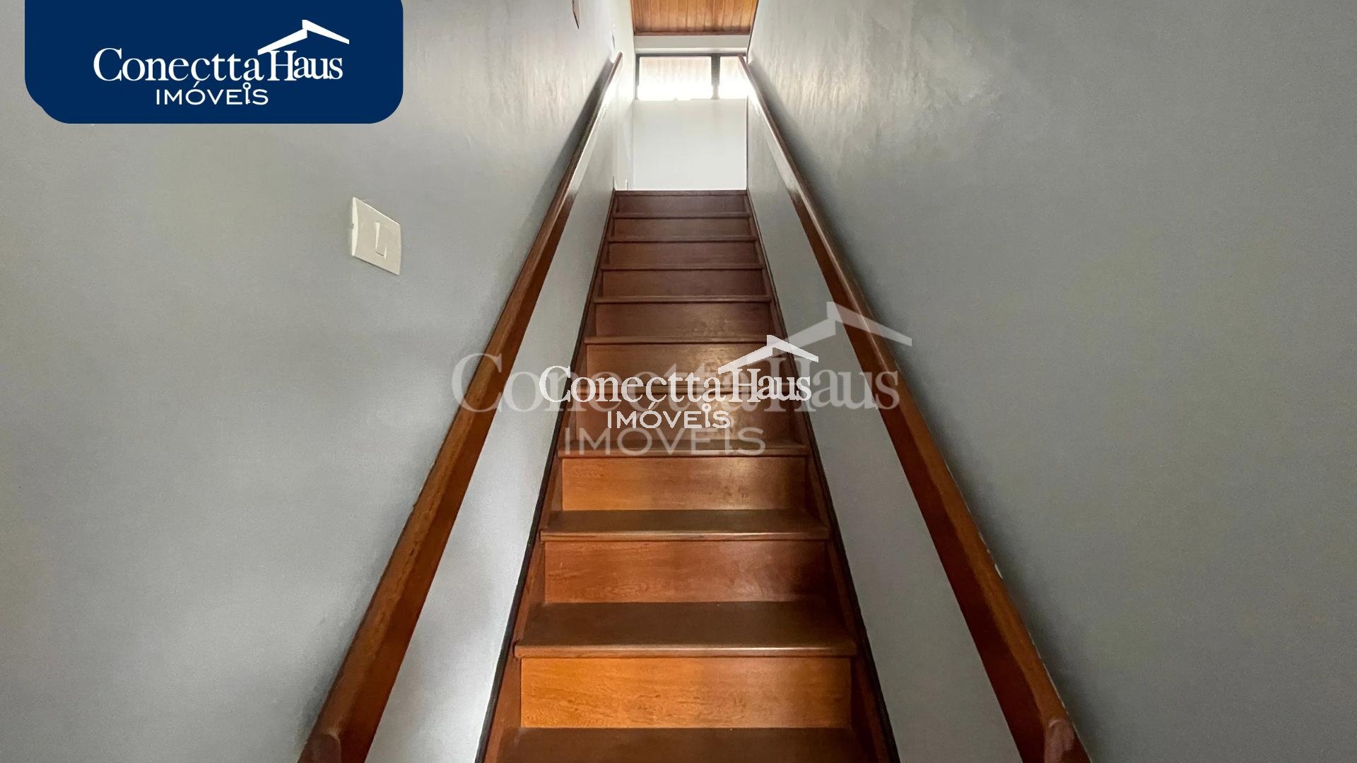 Casa, com 3 dormitórios sendo uma suíte, no bairro  Hauer R  1...