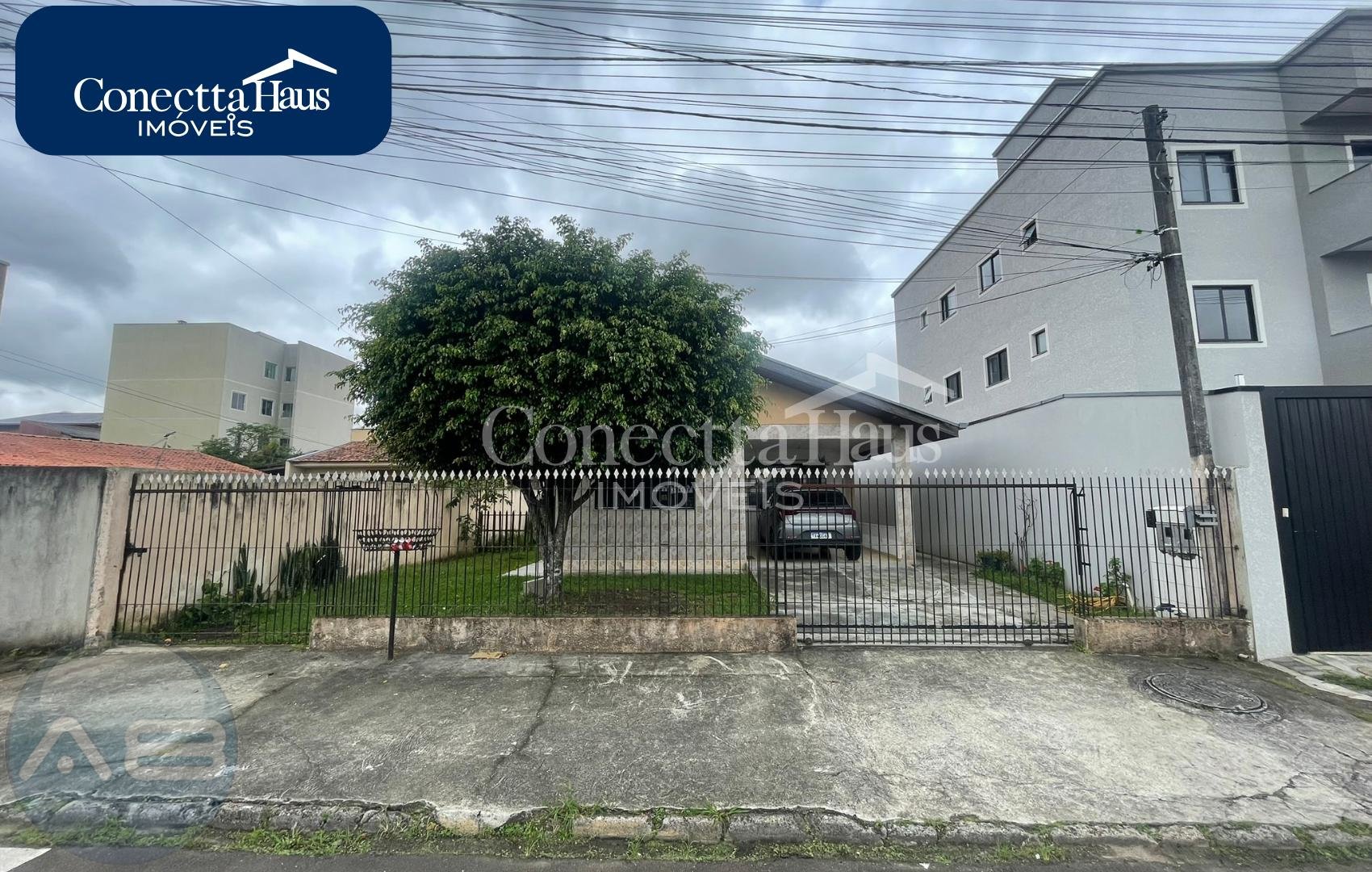 Casa   edícula em terreno amplo  Excelente para morar e inves...