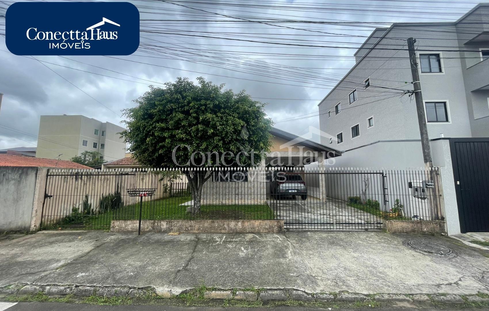 Casa   edícula em terreno amplo  Excelente para morar e inves...