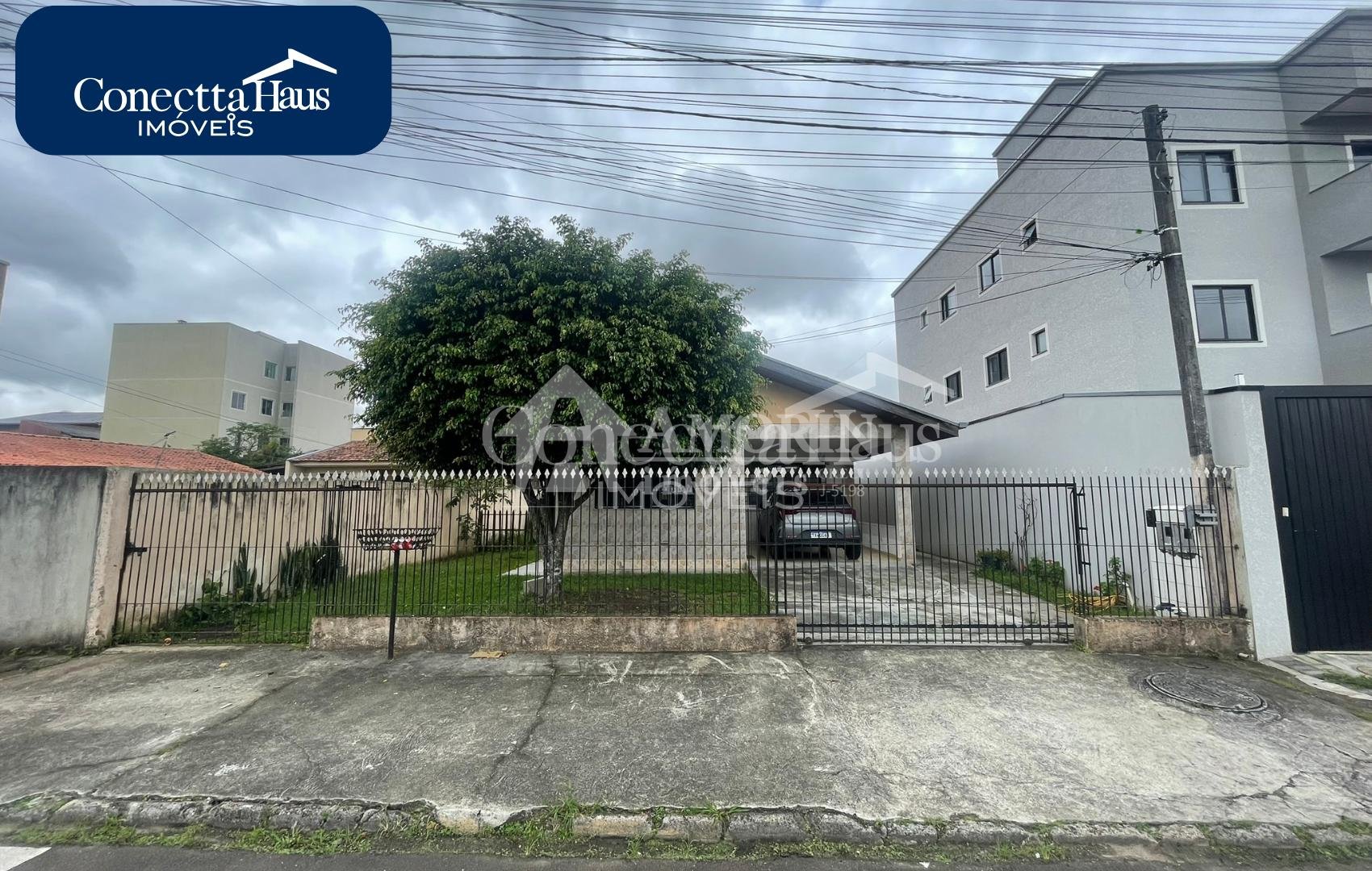 Casa   edícula em terreno amplo  Excelente para morar e inves...