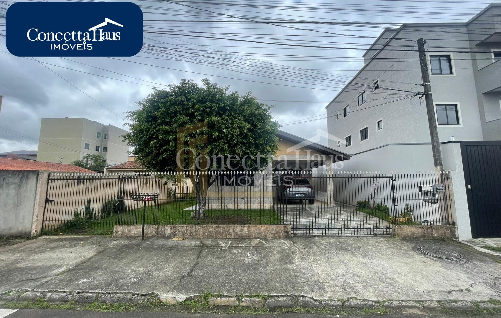 Casa   edícula em terreno amplo  Excelente para morar e inves...