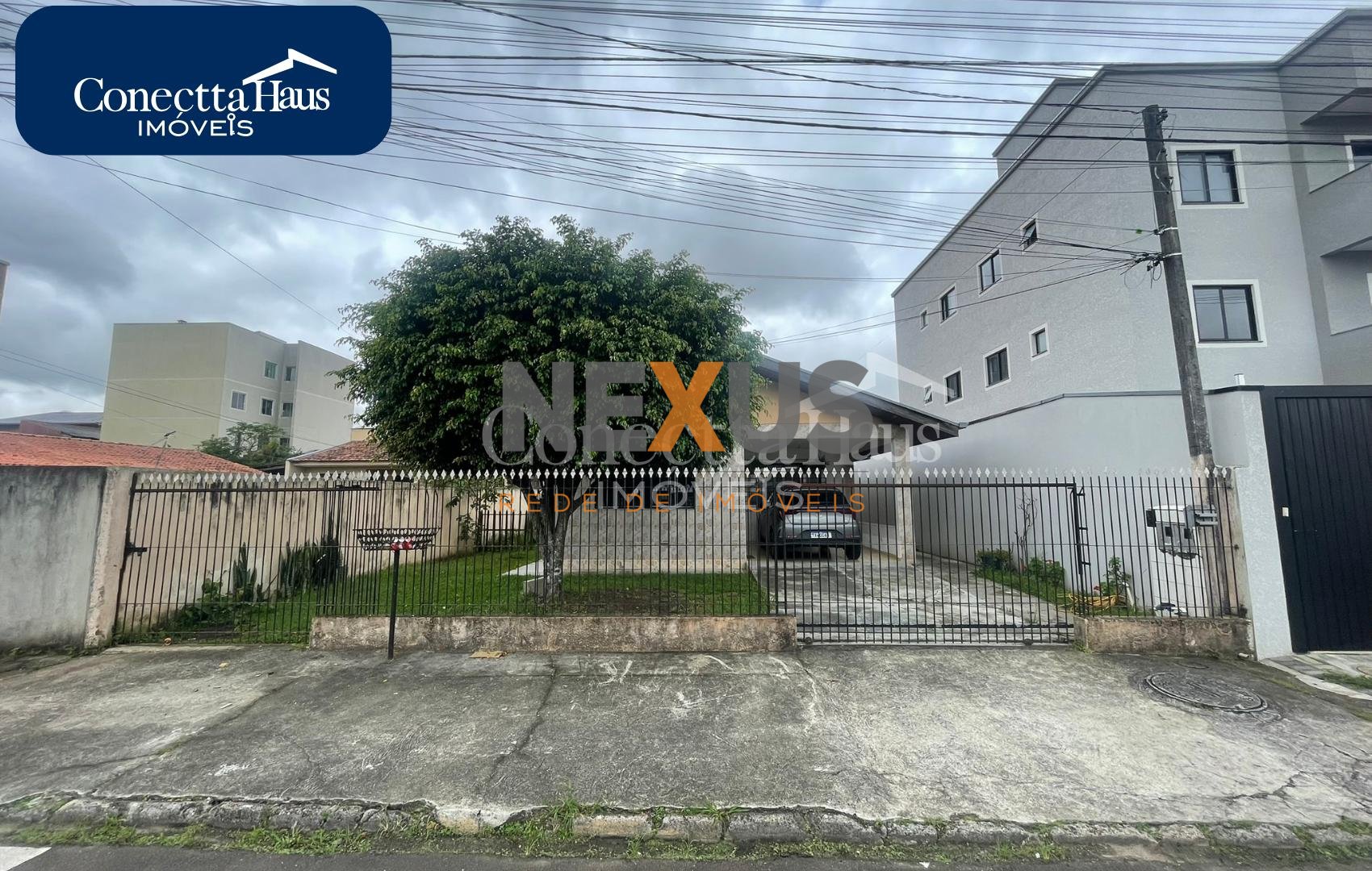 Casa   edícula em terreno amplo  Excelente para morar e inves...