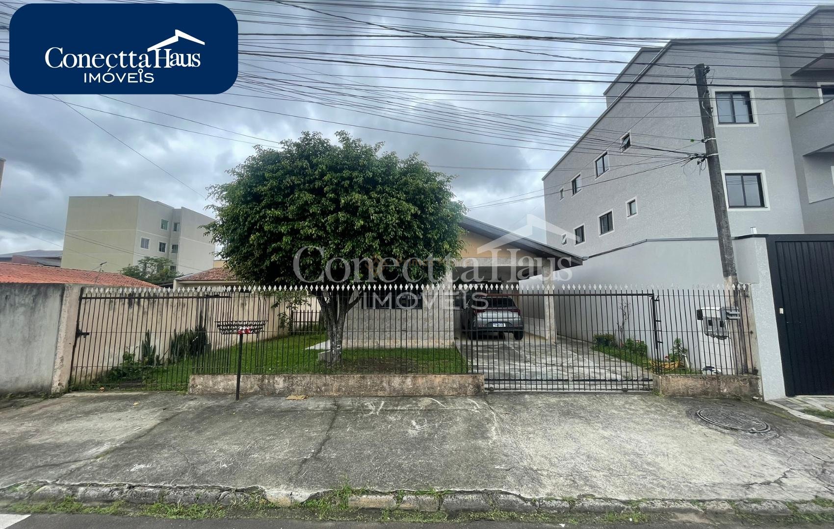 Casa   ed?cula em terreno amplo ? Excelente para morar e inves...