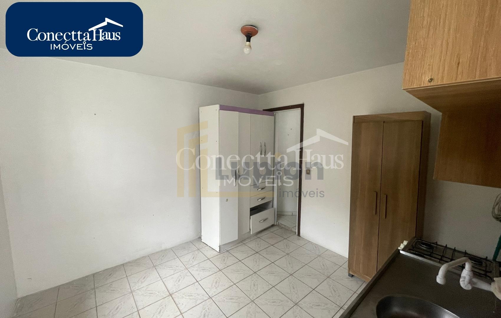 Casa   edícula em terreno amplo  Excelente para morar e inves...