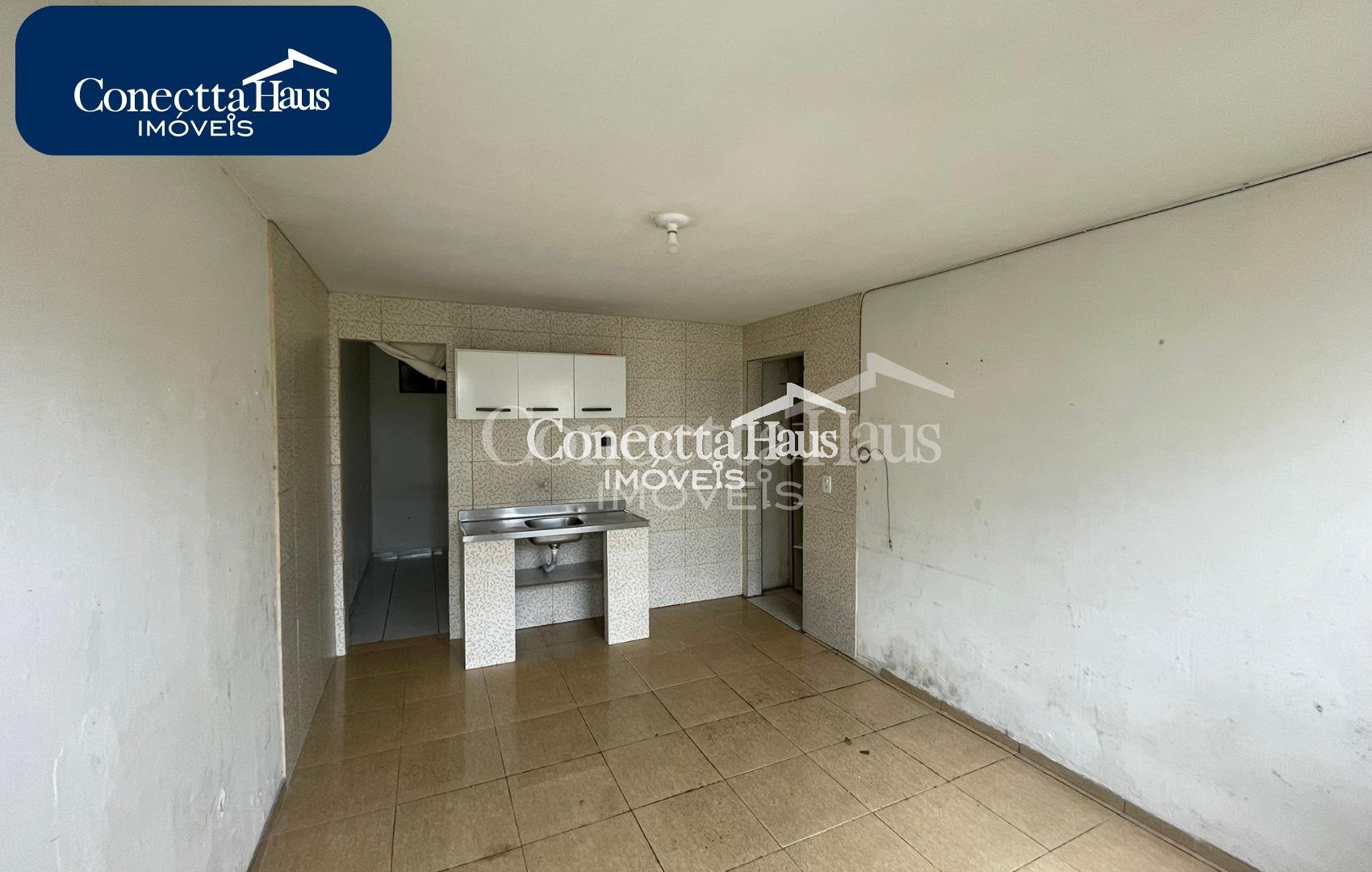 Casa   edícula em terreno amplo  Excelente para morar e inves...
