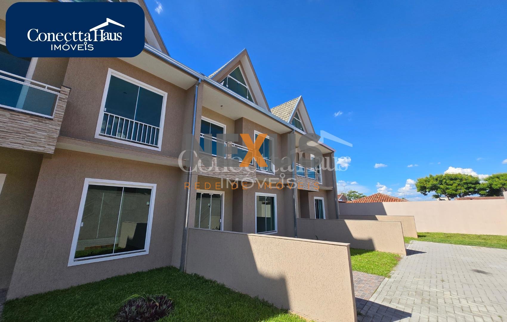 Sobrado Novo à Venda no Cajuru - R  695.000,00 ótima localização