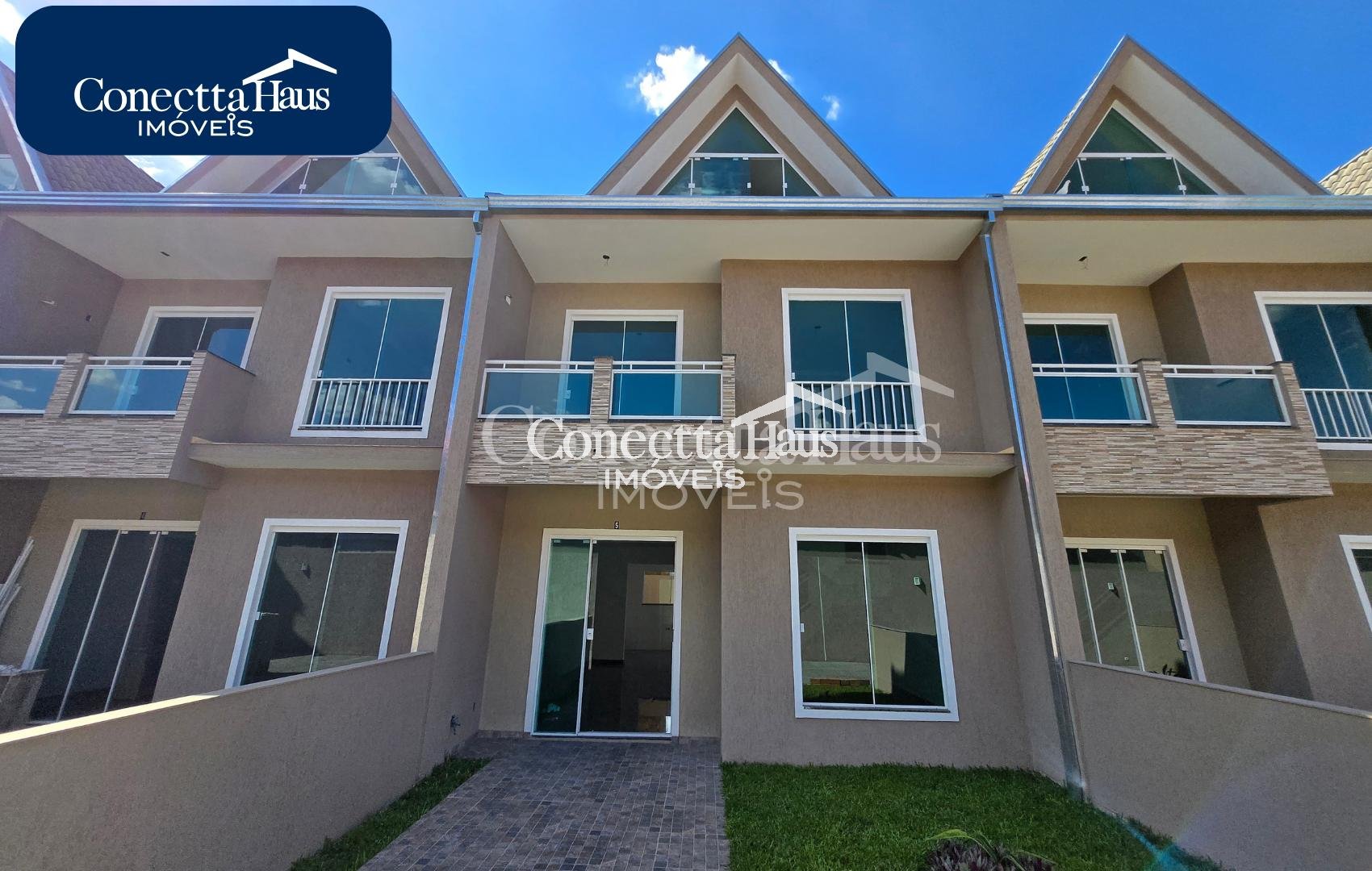Sobrado Novo à Venda no Cajuru - R  695.000,00 ótima localização