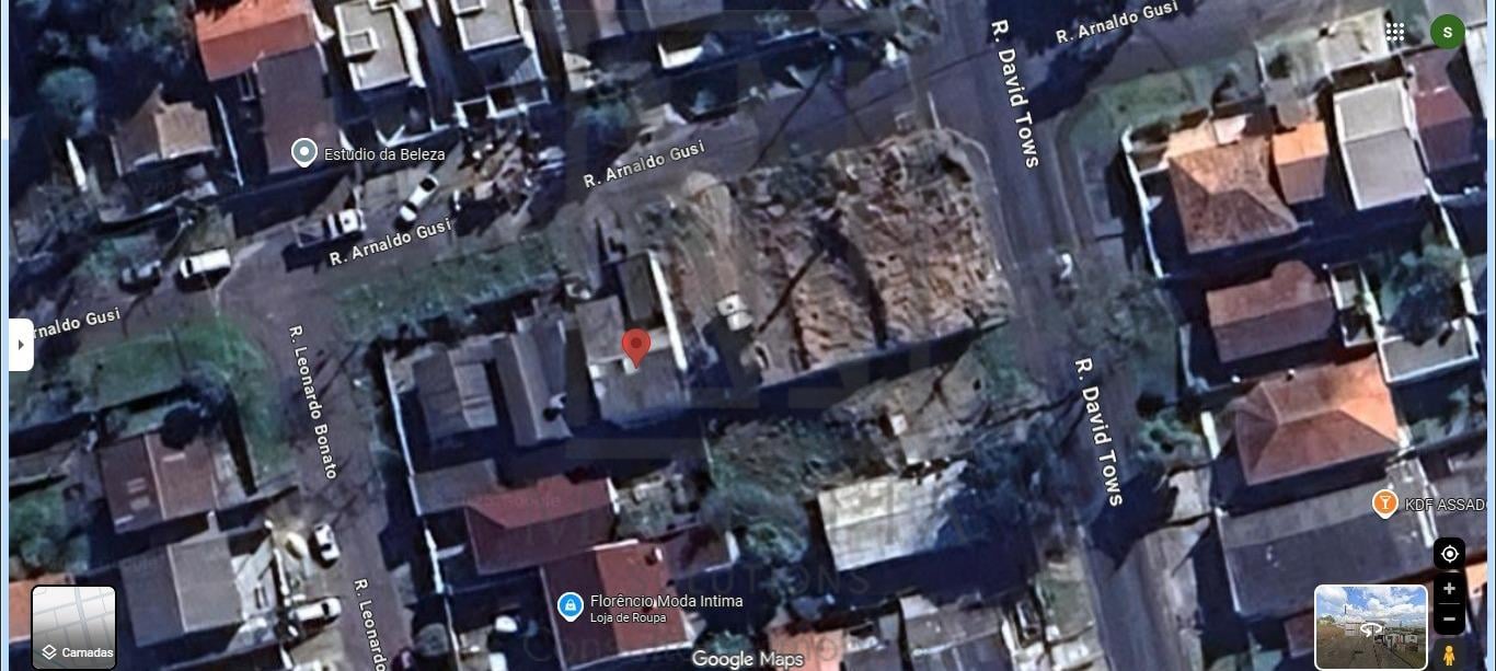 Terreno de esquina no Bairro Xaxim. Zoneamento ZR2. Esquina.